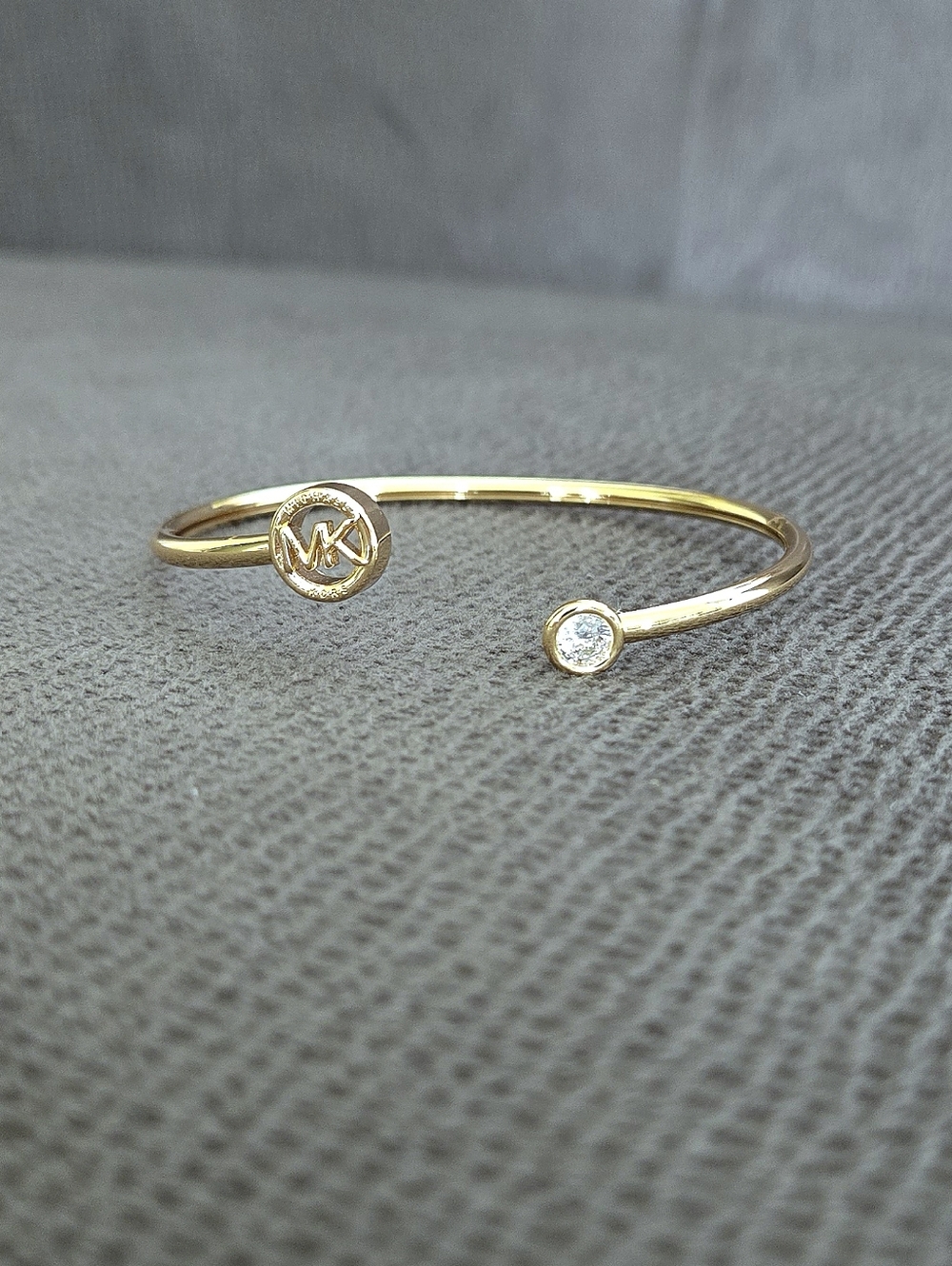 Michael Kors Thin Gold💛 Bracelet with Logo Medallion and Clear Crystal Accents - Picture 11 of 16